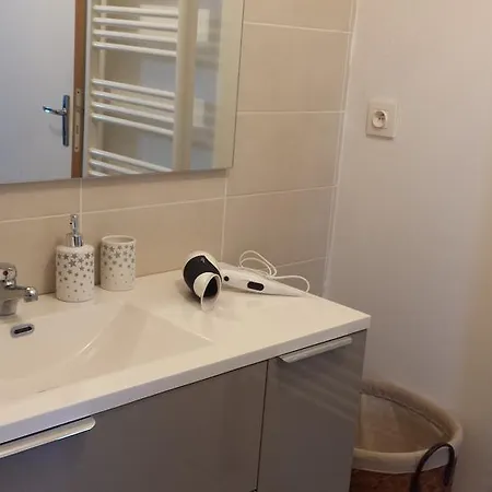 Cosy Studio Proche Cite Medievale De Apartamento