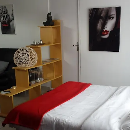 Cosy Studio Proche Cite Medievale De Apartamento